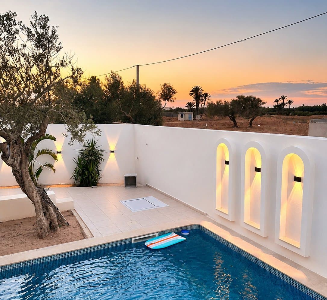 Les arches éclairées de la piscine